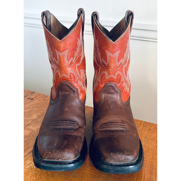 Boys' Youth Ariat WorkHog Wide Square Toe Boots, Size 2.5 - Picture 2 of 5